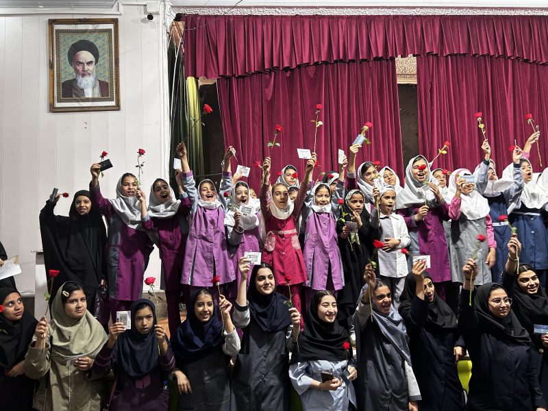 گزارش تصویری؛ مراسم تقدیر از ۲۰۰ دانش آموز دختر برتر غرب اهواز